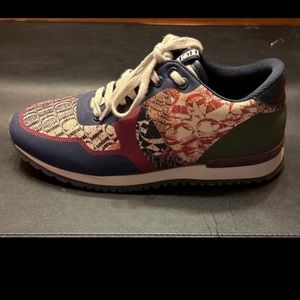 Shoes for sale they are in good condition comment if you are interested